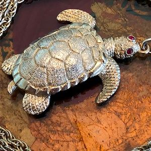 Turtle Pendant With Swivel head & gold toned chain